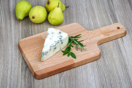 Blue cheese with mint leaves, rosemary and pearsの写真素材
