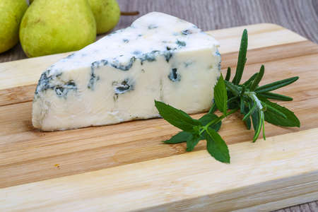 Blue cheese with rosemary and green pearの写真素材