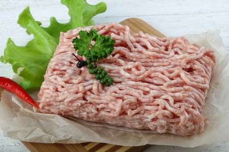 Raw minced meat with pepper and parsley ready for cookingの写真素材