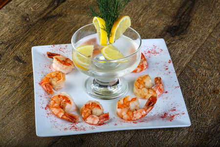 Tiger prawns with lemon water for washの写真素材