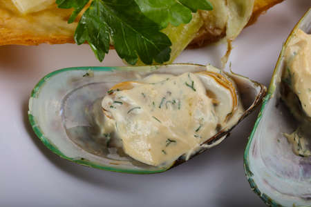 Baked mussels in cream sauce with rosemaryの写真素材