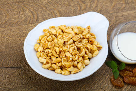 Rise flakes with milk, raisin and mint leaves