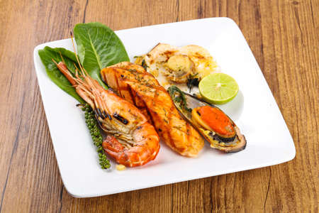 Grilled seafood mix with salmon, waterprawn, mussel and scallopの写真素材