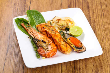 Grilled seafood mix with salmon, waterprawn, mussel and scallopの写真素材