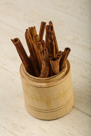 Aroma Cinnamon sticks in the bowl over wooden backgroundの写真素材