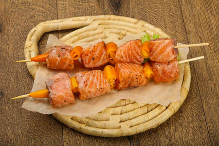 Raw salmon skewer with spices ready for cookingの写真素材
