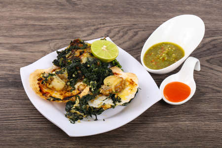 Baked scallops with spinach, lime and cheeseの写真素材
