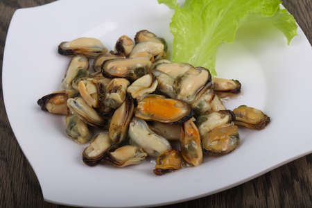 Pickled mussels with salad leaves
