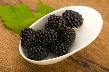 Blackberries with leaf