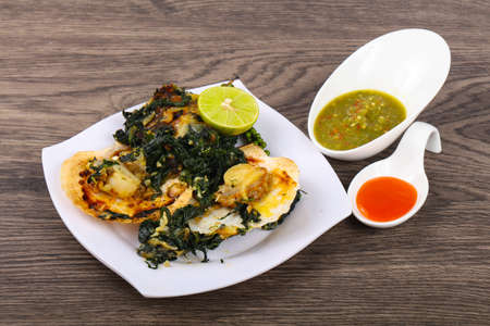 Baked scallops with spinach, lime and cheeseの写真素材