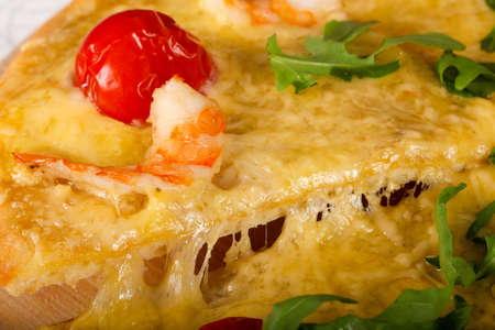Prawn pizza with ruccola