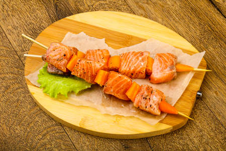 Raw salmon skewer with spices ready for cookingの写真素材