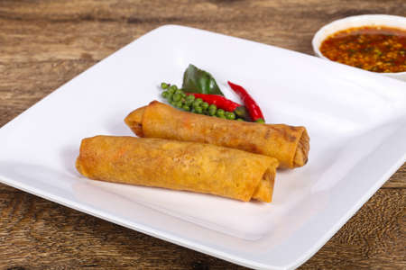 Deep fried spring roll with prawn and cabbage