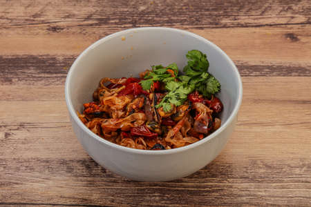 Asian wok noodle with mussels and tomatoの写真素材