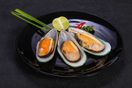Half mussels with lime and green pepperの写真素材