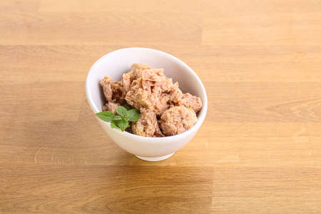 Canned tuna fish with oil in the bowlの写真素材