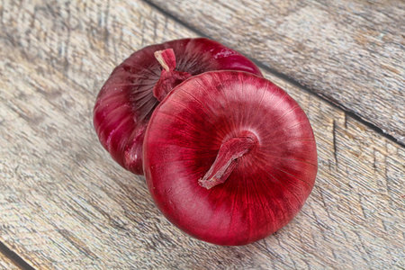 Ripe violet two onions for cookingの写真素材