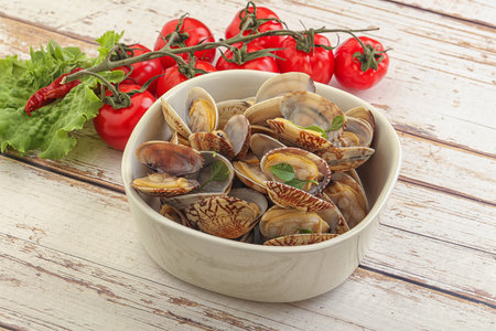 Vongole shellfish mollusc clem with garlic butterの写真素材