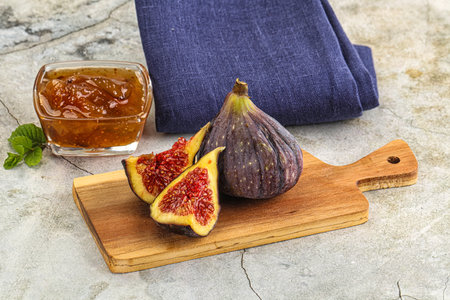 Purple ripe sweet fig with cutの写真素材
