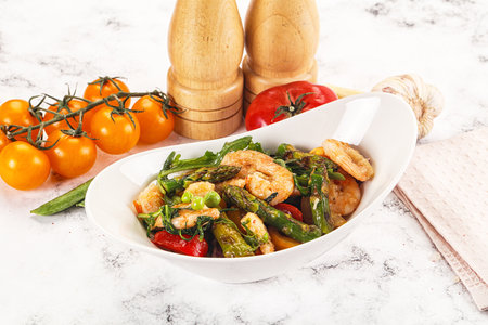 Gourmet salad with prawn, tomato and asparagusの写真素材