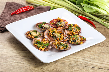 Baked scallops with scalion oil and green onionの写真素材