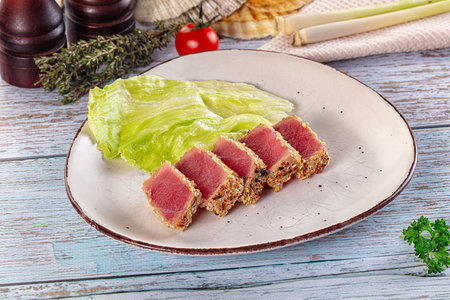 Tuna tataki roasted and raw in sesame seedsの写真素材