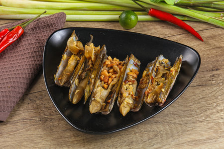 Steamed razor mollusk with lemongrass and garlikの写真素材