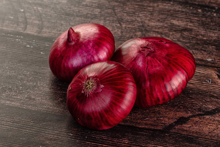 Raw ripe purple onion bulb for cookingの写真素材