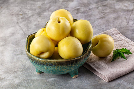 Yellow Uzbek nectarines heap in the bowlの写真素材