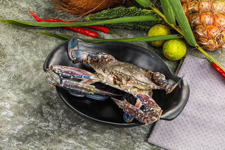 Raw wild blue crab for cookingの写真素材