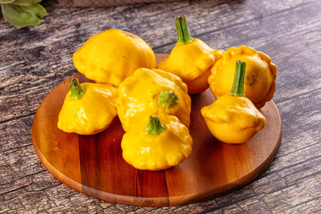Ripw organic yellow fresh patissons heap