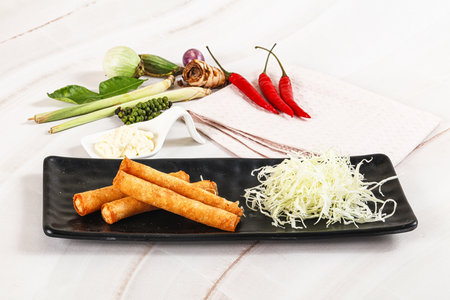 Fried spring roll with prawn and sauce