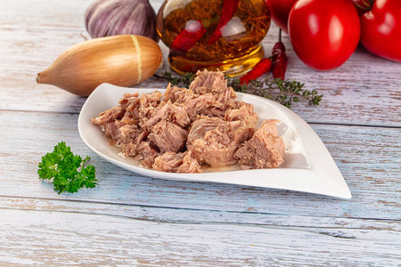 Canned tuna fish in olive oil dipの写真素材