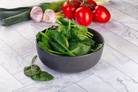 Raw fresh green spinach leaves in the bowlの写真素材