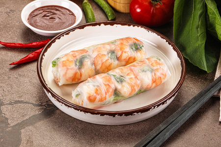 Vietnamese spring roll with prawn and vegetables