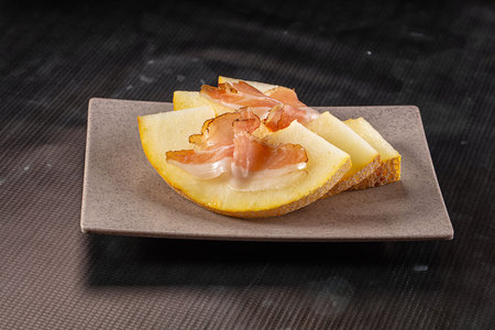 Slised sweet melon