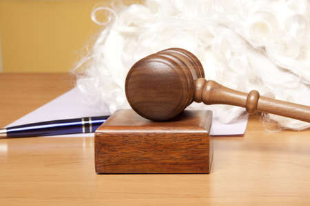 Gavel, judge's wig and pen on the tableの写真素材