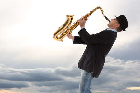 テナーサックスの写真 イラスト素材一覧 1 415件 ストックフォトのamanaimages Plus テナーサックスの写真 イラスト素材一覧 1 415件 ストックフォトのamanaimages Plus