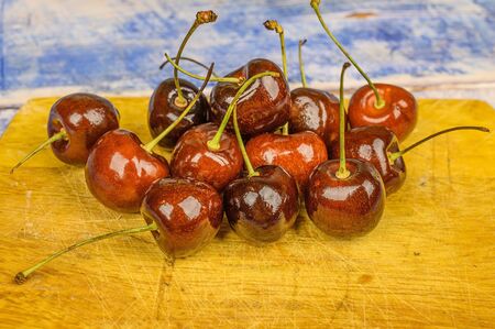 Sweet cherry macro photography close up. Antioxidant, natural, organic, vitamin berry. Selective focus. Drops of water on the surface of berries. Macro backgroundの写真素材