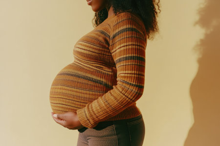 Studio Shot of Pregnant Woman's Curved Figureの素材