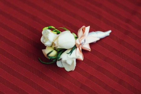 boutonniere of white roses and daisies for the groomの写真素材