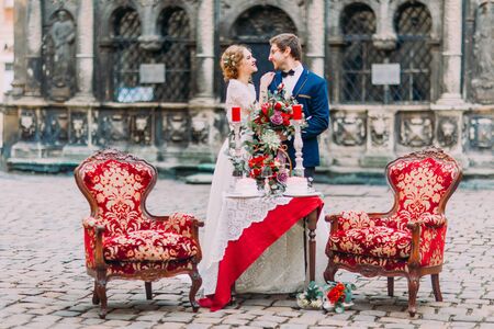 Romantic dinner for gorgeous wedding couple setted in the city centre.の写真素材