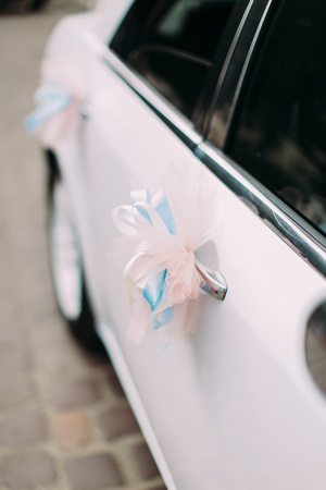 The blue and pink ribbons decorate the car handle. Wedding decorの写真素材