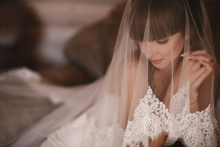 Beautiful bride woman portrait in white dress. Fashion Beauty Girl. Make up. Jewelry. Wedding girl in luxury wedding dress Manicured nails.の写真素材