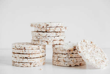 Round diet crispbreads on a white background. Round shaped cereal bread, healthy food without yeast. Copy, empty space for text.の写真素材
