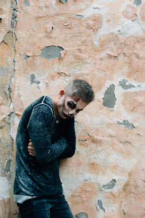 A teenager who is self-contained suffers from loneliness and misunderstanding