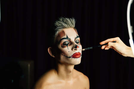 Preparation of the model guy from the make-up artist. Working out an image for a photo shoot, an image for Halloweenの写真素材