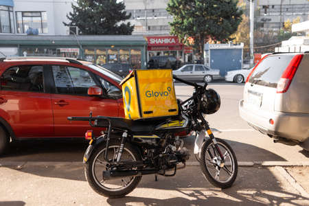 Globo fast food delivery during quarantine to anywhere in the city and country. Big yellow bagのeditorial素材