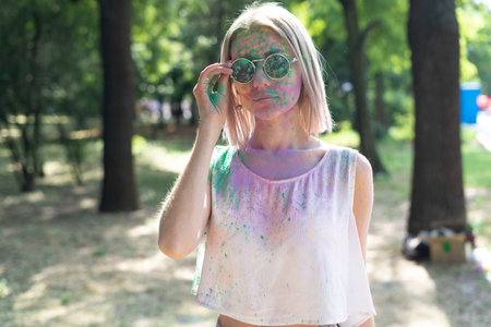 woman in bright colors at the celebration of the Holi festival. A blonde in powder paints at the Festival of Colors ColorFest. Holi concept.の写真素材