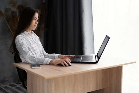 Beauitul young woman working using computer laptop concentrated and smiling. People, lifestyle, modern technology and communicationの写真素材